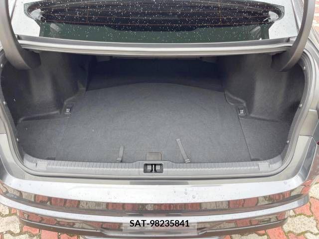 Lexus IS 2022-04 388370-10