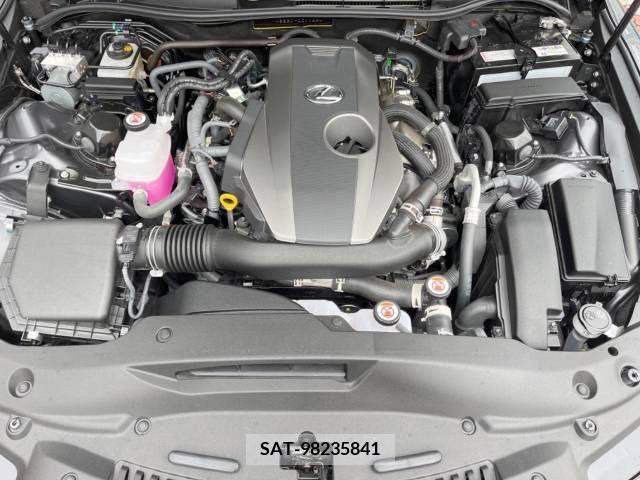 Lexus IS 2022-04 388370-18