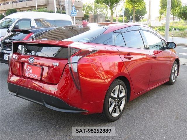 Toyota PRIUS 2017-12 366526-4