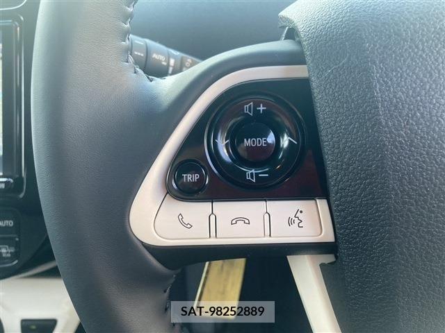 Toyota PRIUS 2017-12 366526-10