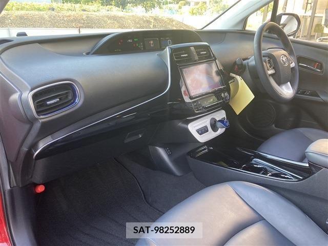 Toyota PRIUS 2017-12 366526-15