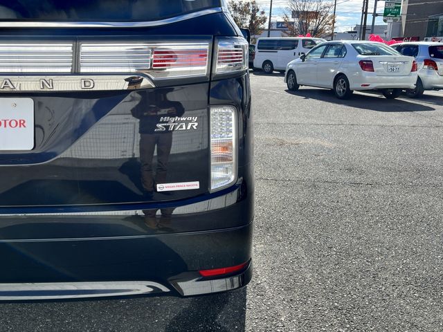 Nissan ELGRAND 2018-11 26485-26