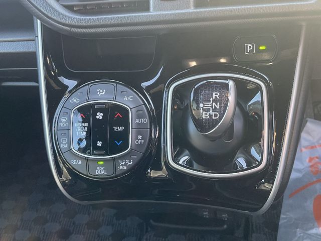 Toyota VOXY HYBRID 2021-11 187413-15
