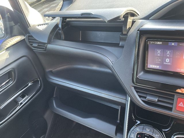 Toyota VOXY HYBRID 2021-11 187413-20