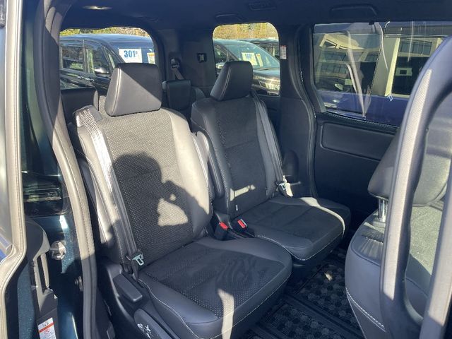 Toyota VOXY HYBRID 2021-11 187413-6