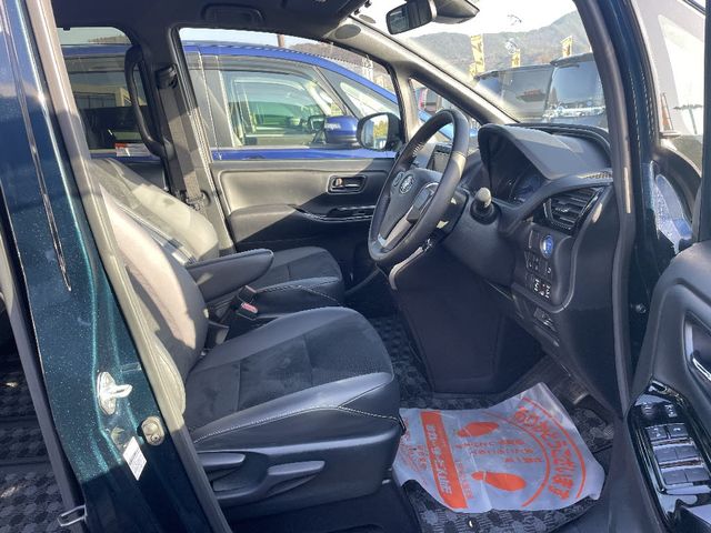 Toyota VOXY HYBRID 2021-11 187413-4