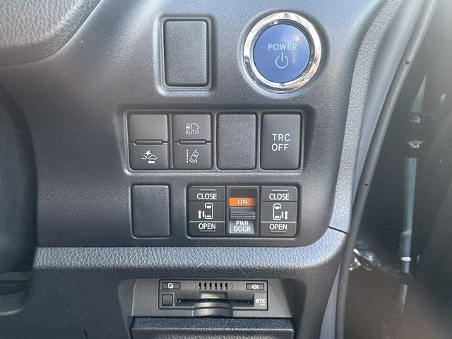 Toyota VOXY HYBRID 2021-11 187413-18