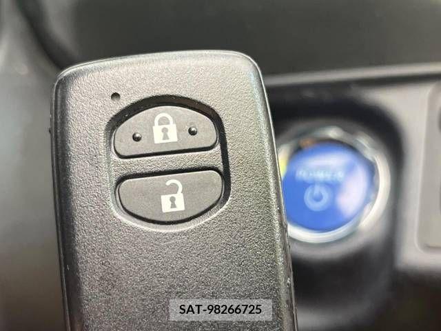 Toyota AQUA 2012-02 292088-2