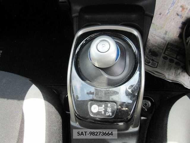 Nissan NOTE 2018-04 237263-7