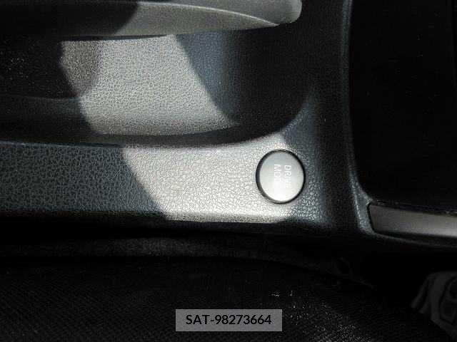 Nissan NOTE 2018-04 237263-8