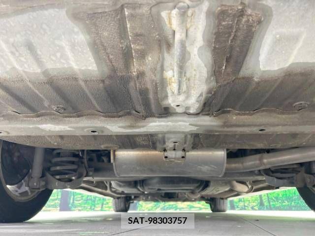 Honda e 2010-04 246681-19