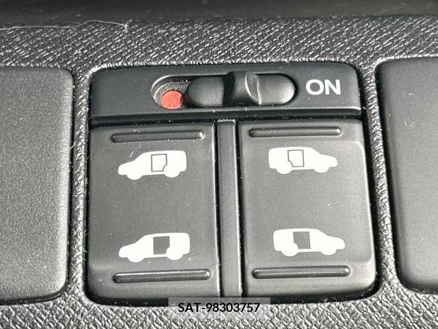 Honda e 2010-04 246681-4