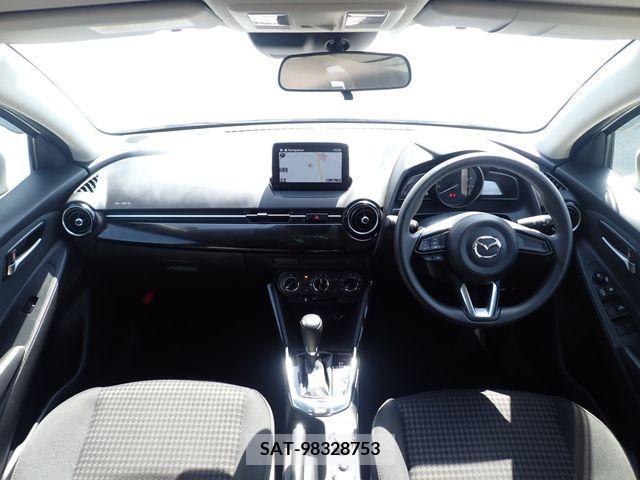 Mazda DEMIO 2018-01 328389-1