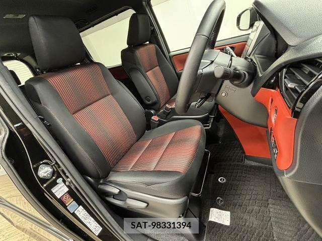 Toyota VOXY 2018-05 321565-4