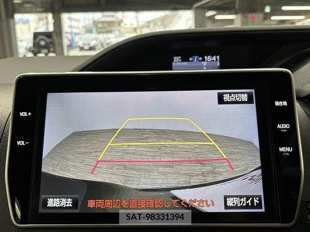 Toyota VOXY 2018-05 321565-3