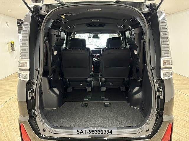 Toyota VOXY 2018-05 321565-12
