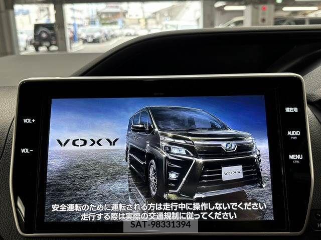 Toyota VOXY 2018-05 321565-2