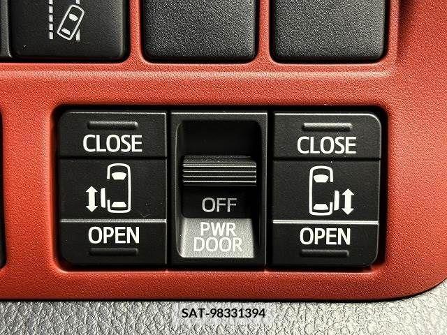 Toyota VOXY 2018-05 321565-9