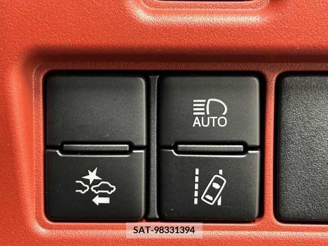 Toyota VOXY 2018-05 321565-8