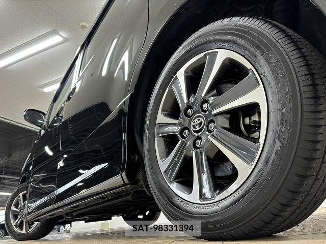 Toyota VOXY 2018-05 321565-18