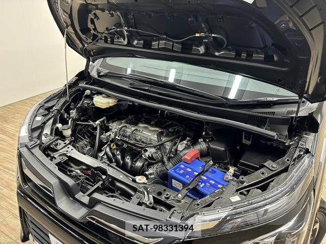 Toyota VOXY 2018-05 321565-17