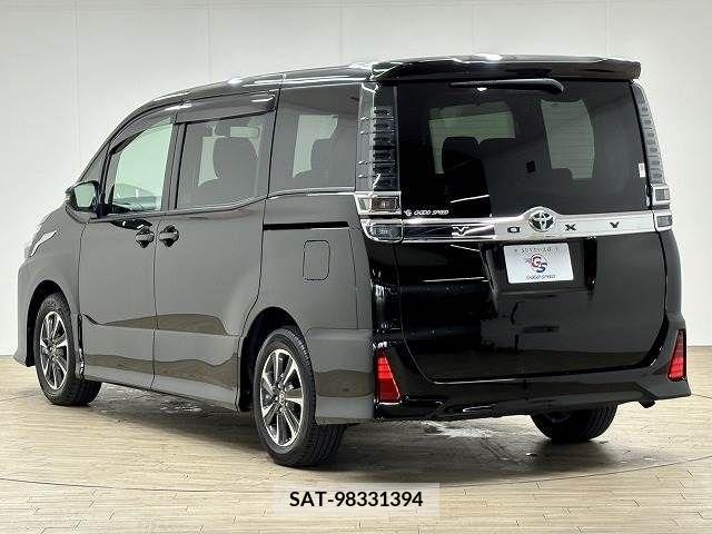 Toyota VOXY 2018-05 321565-16