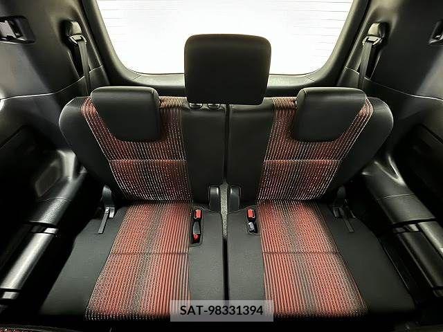 Toyota VOXY 2018-05 321565-6