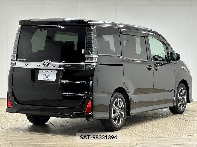 Toyota VOXY 2018-05 321565-15