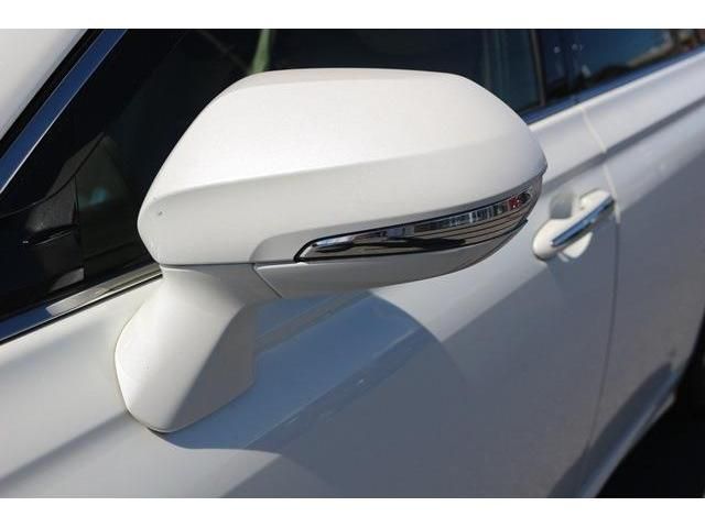 Toyota CROWN SEDAN 2018-07 24691-7