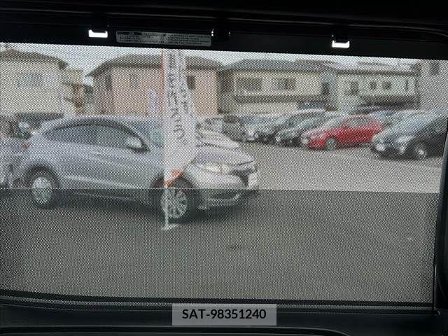 Toyota VOXY 2021-05 335408-29