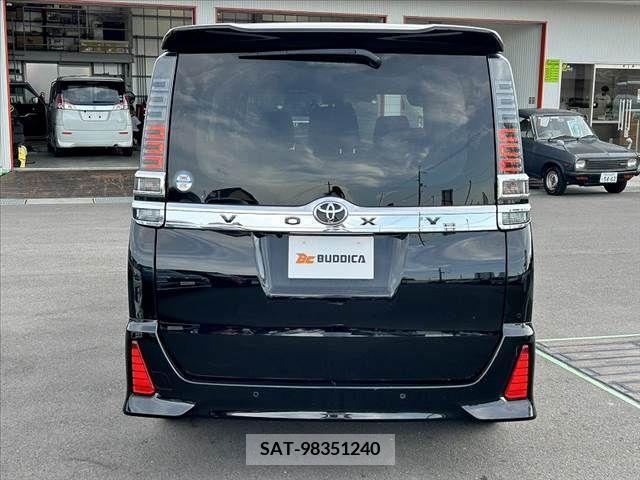 Toyota VOXY 2021-05 335408-12