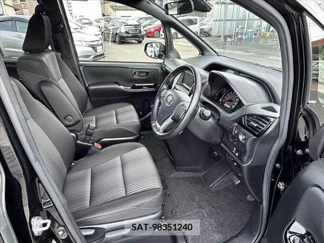 Toyota VOXY 2021-05 335408-16