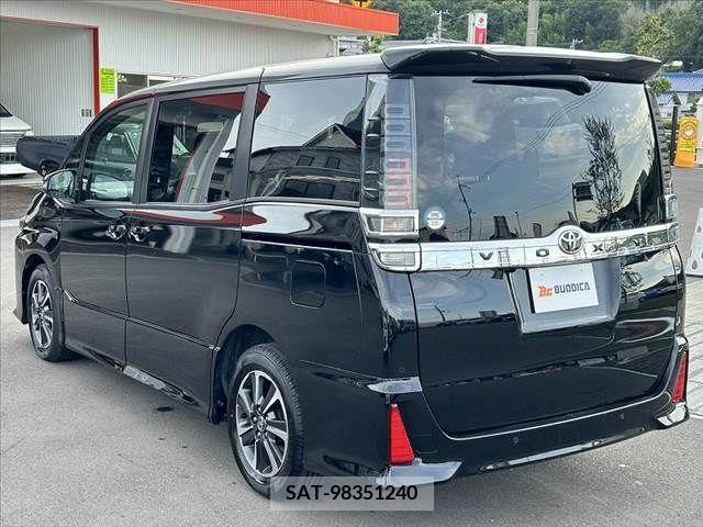 Toyota VOXY 2021-05 335408-13