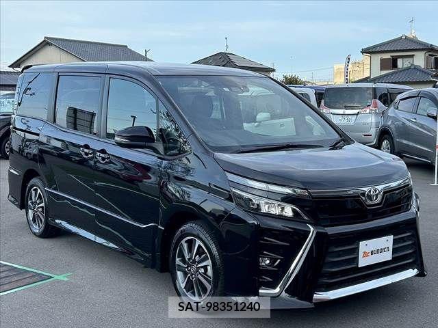 Toyota VOXY 2021-05 335408-9