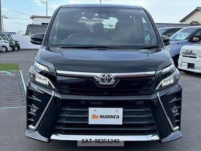 Toyota VOXY 2021-05 335408-8