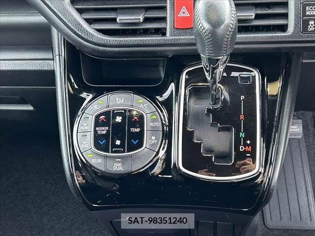 Toyota VOXY 2021-05 335408-5