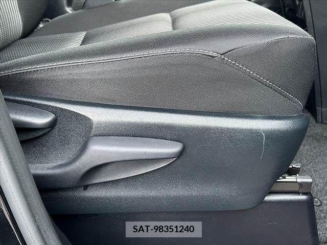 Toyota VOXY 2021-05 335408-26