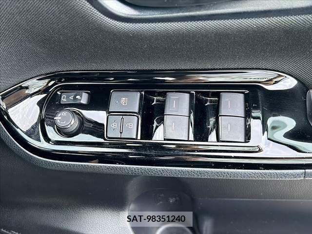 Toyota VOXY 2021-05 335408-25
