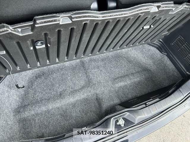 Toyota VOXY 2021-05 335408-22