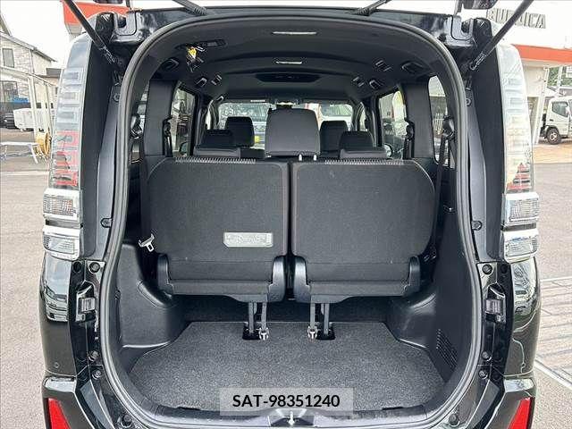 Toyota VOXY 2021-05 335408-21