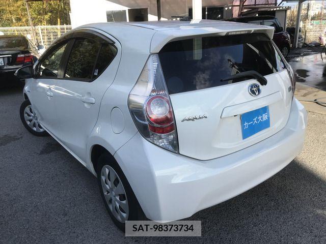 Toyota AQUA 2013-01 260613-2