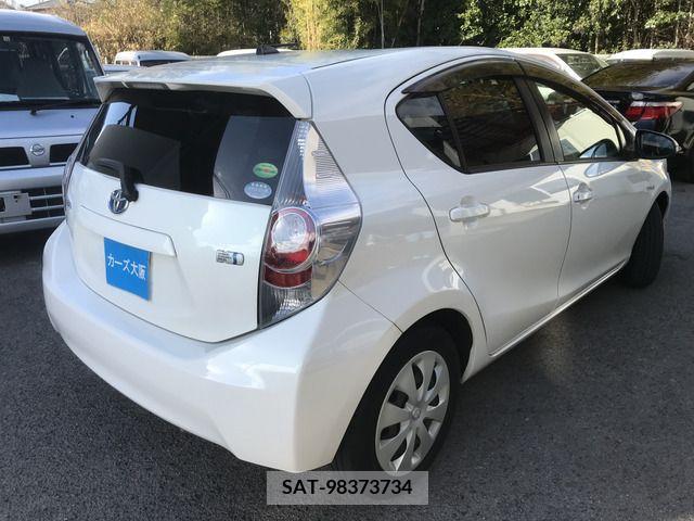 Toyota AQUA 2013-01 260613-3
