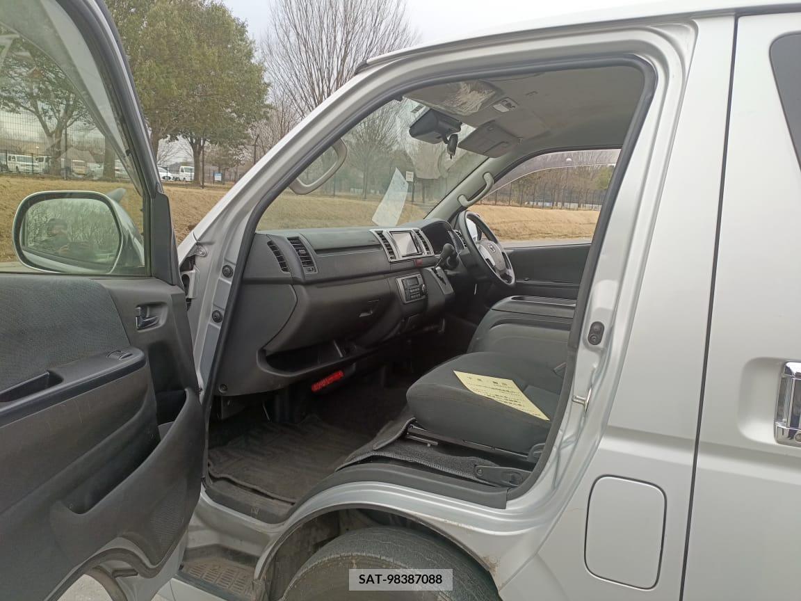 Toyota HIACE VAN 2017-12 257673-9