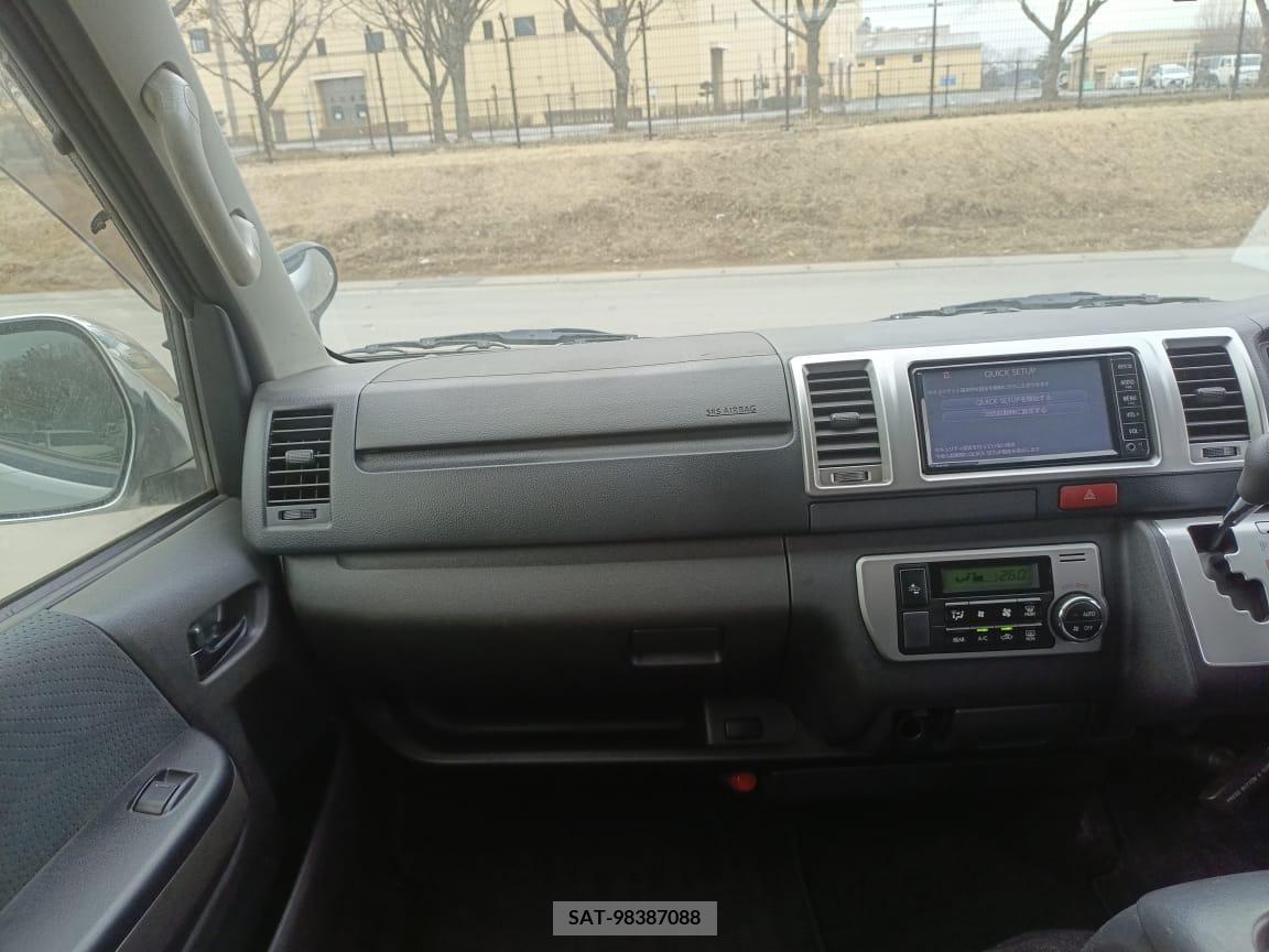 Toyota HIACE VAN 2017-12 257673-12