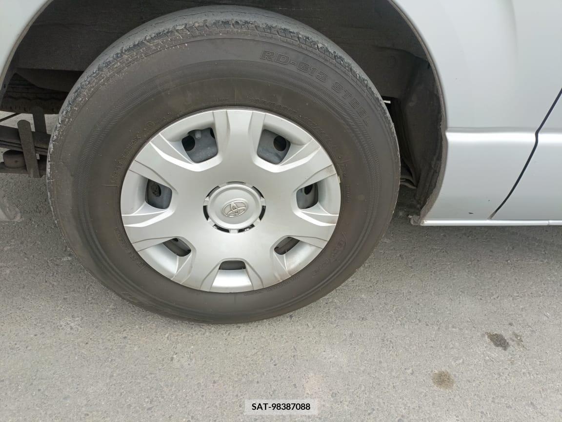 Toyota HIACE VAN 2017-12 257673-15