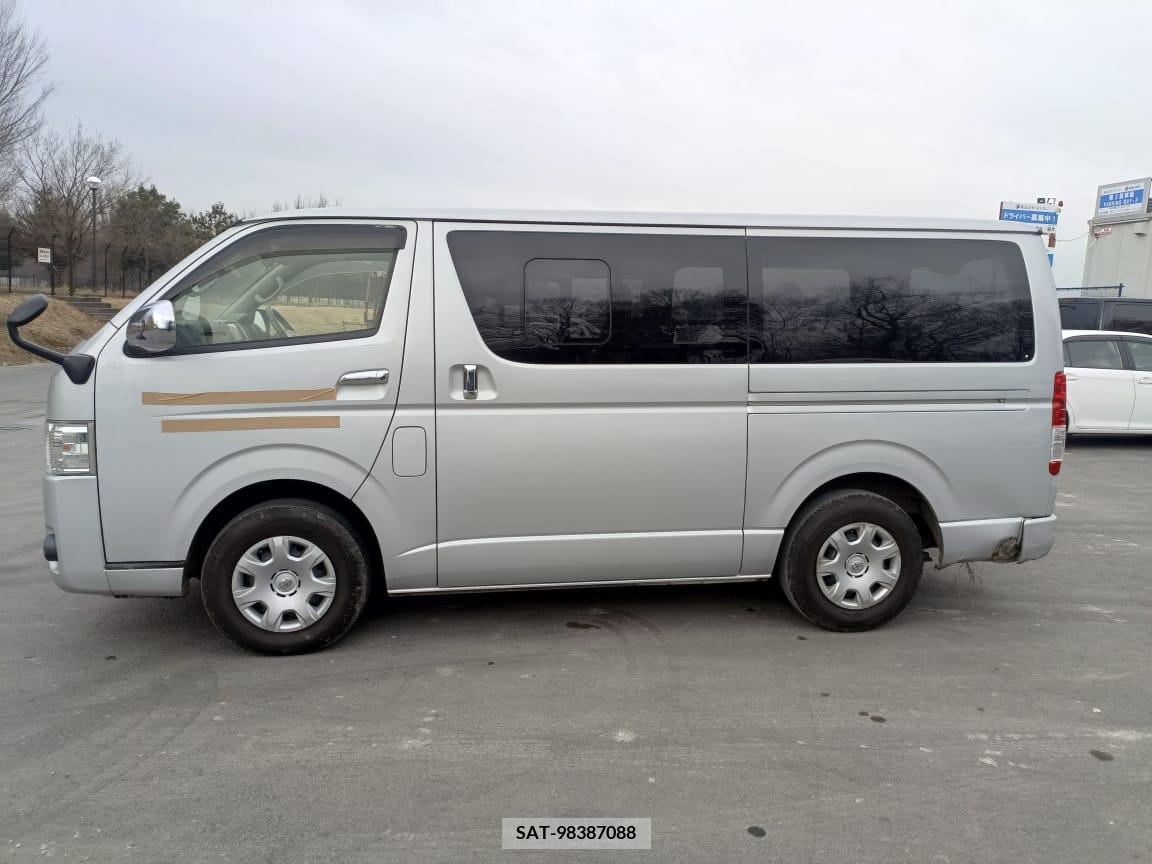 Toyota HIACE VAN 2017-12 257673-5