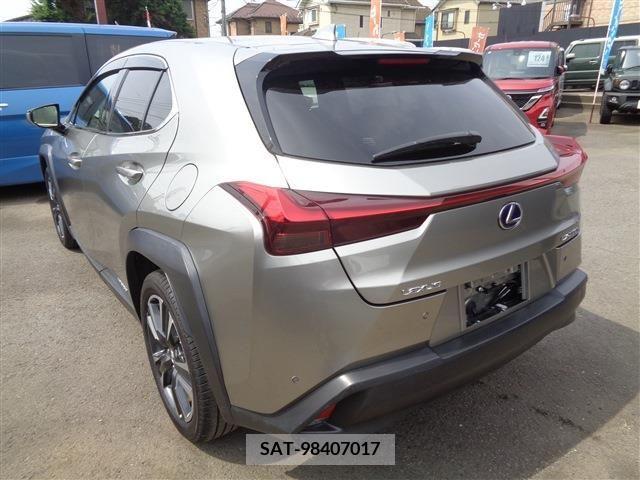 Lexus UX 2021-08 334361-4