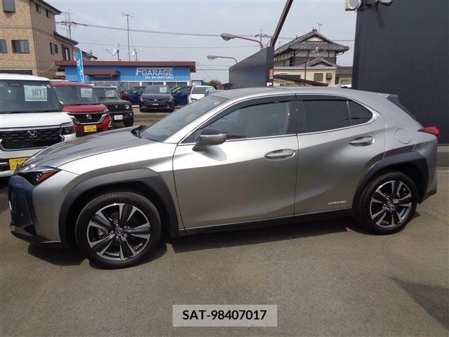 Lexus UX 2021-08 334361-3