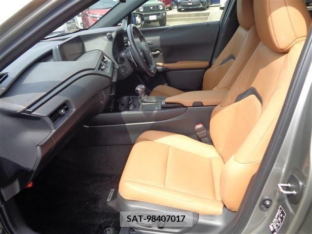 Lexus UX 2021-08 334361-8