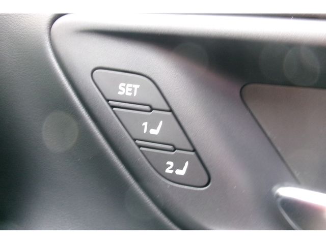 Toyota CROWN 2023-10 14928-11